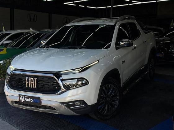 FIAT TORO 2.0 16V TURBO DIESEL RANCH 4WD AT9 FIAT TORO 2.0 16V TURBO DIESEL RANCH 4WD AT9